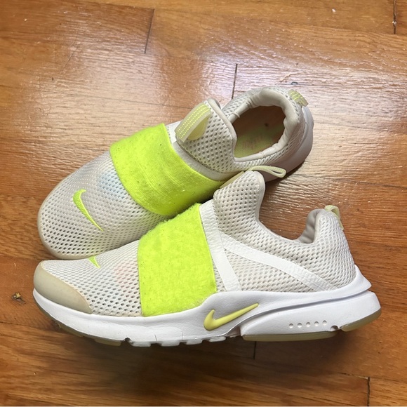 Womens White Nike Presto Shoes - Picture 2 of 8
